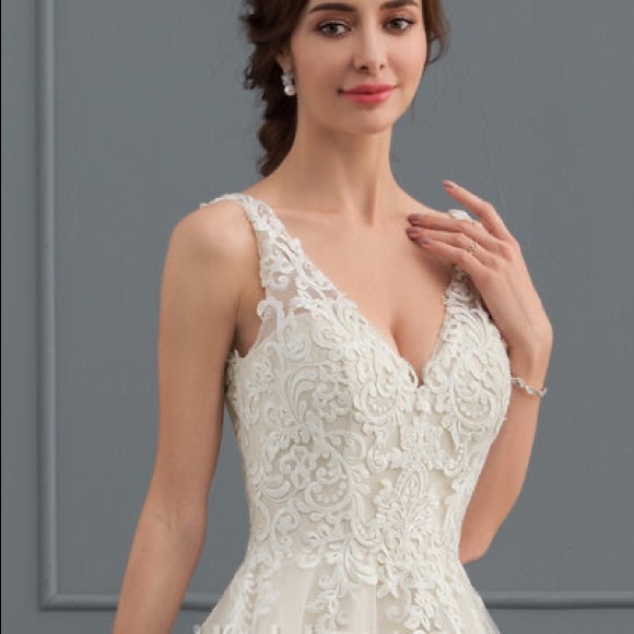Ball-Gown V-neck Tulle Wedding Dress with veil
